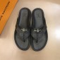 Replica Louis Vuittion black Slippers with LV design in rubber MS021023