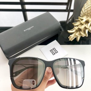 Givenchy Men's Sunglasses ASS650084