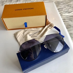 Louis Vuitton Men's Sunglasses ASS650196