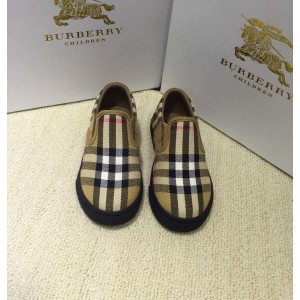 Burberry Vintage Check and Sneakers BS01033