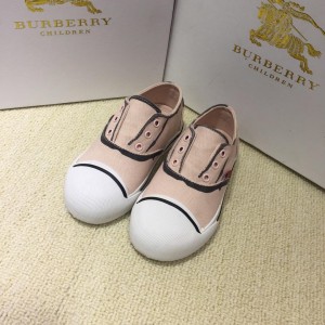 Burberry Vintage Check and Sneakers BS01037