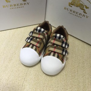 Burberry Vintage Check and Sneakers BS01040