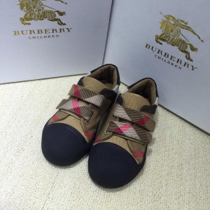 Burberry Vintage Check and Sneakers BS01042