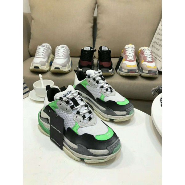 Balenciaga's New Stripped Back Triple S Triple005