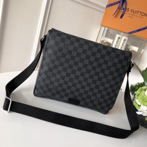 Louis Vuitton Luxury DISTRICT MEDIUM BAG graphite LV04BM014