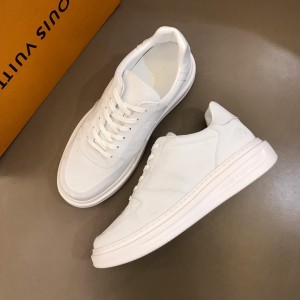 Louis Vuitton Perfect Quality Sneakers White and white soles MS021025