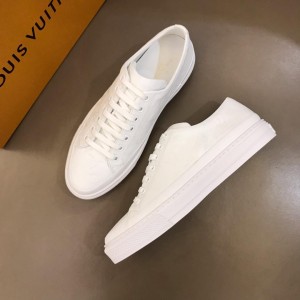 Louis Vuitton Perfect Quality Sneakers White and white soles MS021029