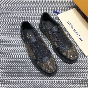 Louis Vuitton High Quality Sneakers Black and gold masonry with black sole MS021102