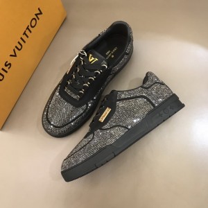 Louis Vuitton High Quality Sneakers Black and white stone trim with black sole MS021108