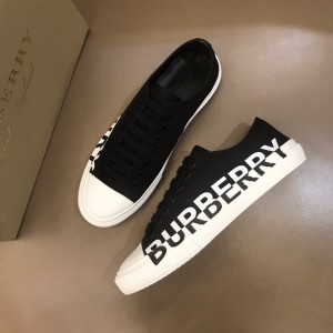 Burberry Low-top High Quality Sneakers Black and White rubber sole MS021133