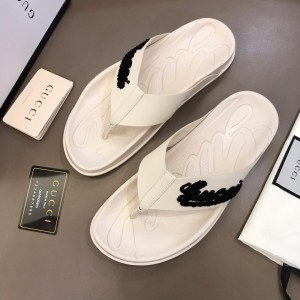 Gucci white Slippers with black gucci design MS02664