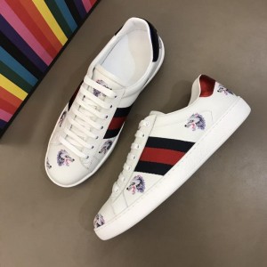 Gucci Perfect Quality Sneakers White and wolf print with white sole MS02676