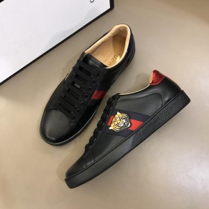 Gucci Perfect Quality Sneakers Black and tiger embroidery with black sole MS02686