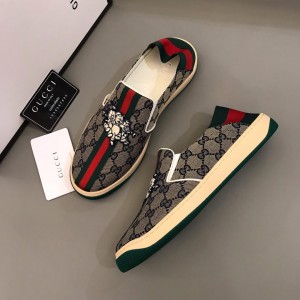 Gucci Perfect Quality Sneakers Grey and Disney piggy embroidery with beige soles MS02712