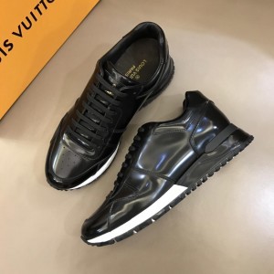 Louis Vuitton Perfect Quality Sneakers Black and black heel with colorblock sole MS02819