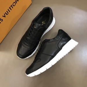 Louis Vuitton Perfect Quality Sneakers Black and Monogram canvas trim and white sole MS02822