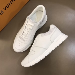 Louis Vuitton Perfect Quality Sneakers White and Monogram canvas trim and white sole MS02823