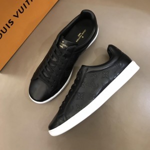 Louis Vuitton Perfect Quality Sneakers Black and Monogram embroidery with white sole MS02832