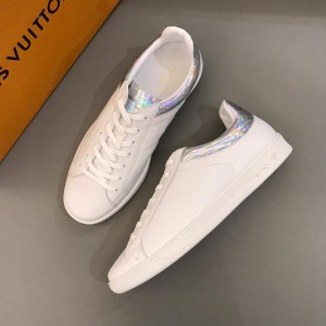 Louis Vuitton Perfect Quality Sneakers White and silver trim and white sole MS02838