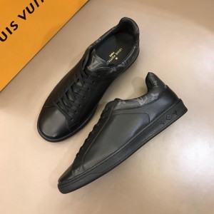 Louis Vuitton Perfect Quality Sneakers Black and Monogram print trim and black sole MS02841