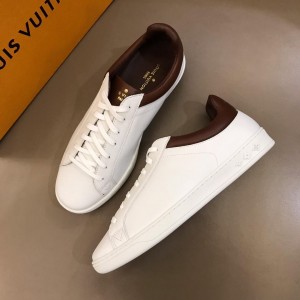 Louis Vuitton Perfect Quality Sneakers White and brown trim and white sole MS02842