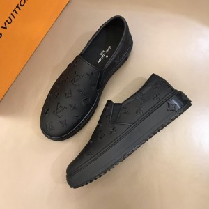 Louis Vuitton Fashion Sneakers Black and Monogram embroidery with black sole MS02850