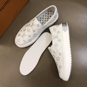 Louis Vuitton Fashion Sneakers White and silver Monogram embroidery with white sole MS02851