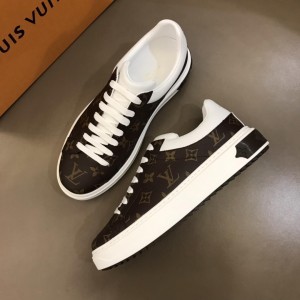 Louis Vuitton Fashion Sneakers Brown and Monogram print with white sole MS02855