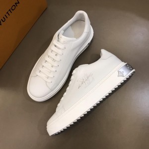 Louis Vuitton Fashion Sneakers White and silver LV print with white sole MS02863