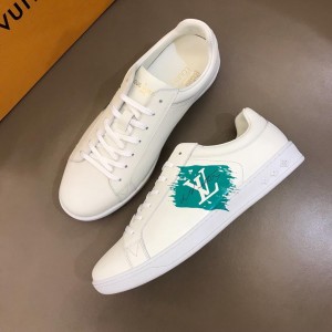 Louis Vuitton Fashion Sneakers White and green LV swash print with white sole MS02870