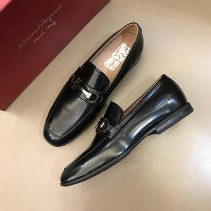 Salvatore Ferragamo Black Bright leather Fashion Perfect Quality Loafers With Sliver Buckle MS02990