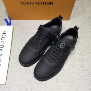 Louis Vuitton Perfect Quality Sneakers Black and black Monogram detail and black sole MS071080