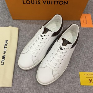 Louis Vuitton Perfect Quality Sneakers White and black trim details and white sole MS071089