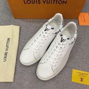 Louis Vuitton Perfect Quality Sneakers White and Monogram trim details and white sole MS071090