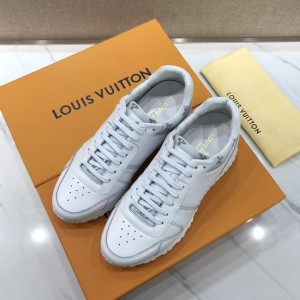 Louis Vuitton Perfect Quality Sneakers White and white Monogram trim details and white sole MS071137