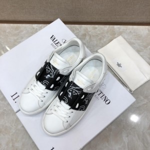 Valentino Perfect Quality Sneakers White and black print with white sole MS071453