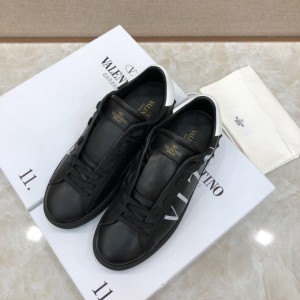 Valentino Perfect Quality Sneakers Black and white VLTN logo print with black sole MS071456