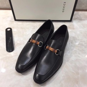 Gucci Black Leather loafer With Golden Buckle MS07569