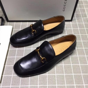 Gucci Black Leather loafer With Golden Buckle MS07577