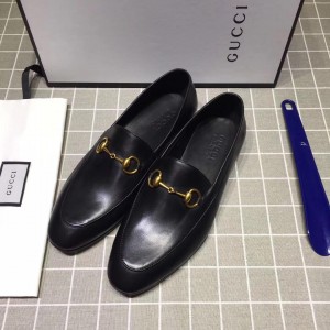 Gucci Black Leather loafer With Golden Buckle MS07581