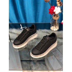 Alexander McQueen  Fahion Sneakers Black and transparent sole MS100018