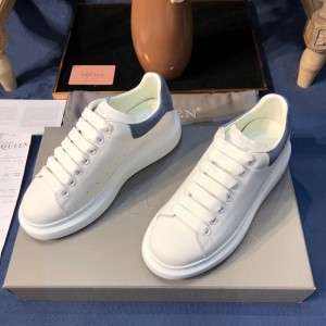 Alexander McQueen Fahion Sneaker White and blue suede heel MS100041