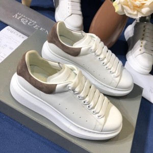 Alexander McQueen Fahion Sneaker White and gray suede heels MS100071