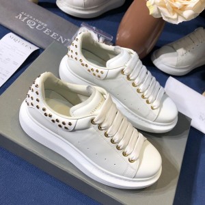 Alexander McQueen Fahion Sneaker White and gold hammered heel MS100104