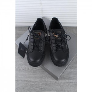 High Quality Giuseppe Zanotti low-top black and black sole sneakers