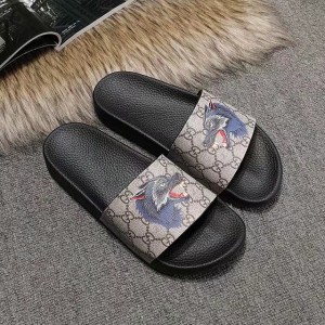 Gucci GG Supreme slide with wolf OF_096E8B3FC468