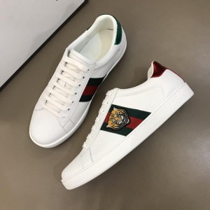 Gucci Sneakers White and tiger embroidery with white sole MS02203